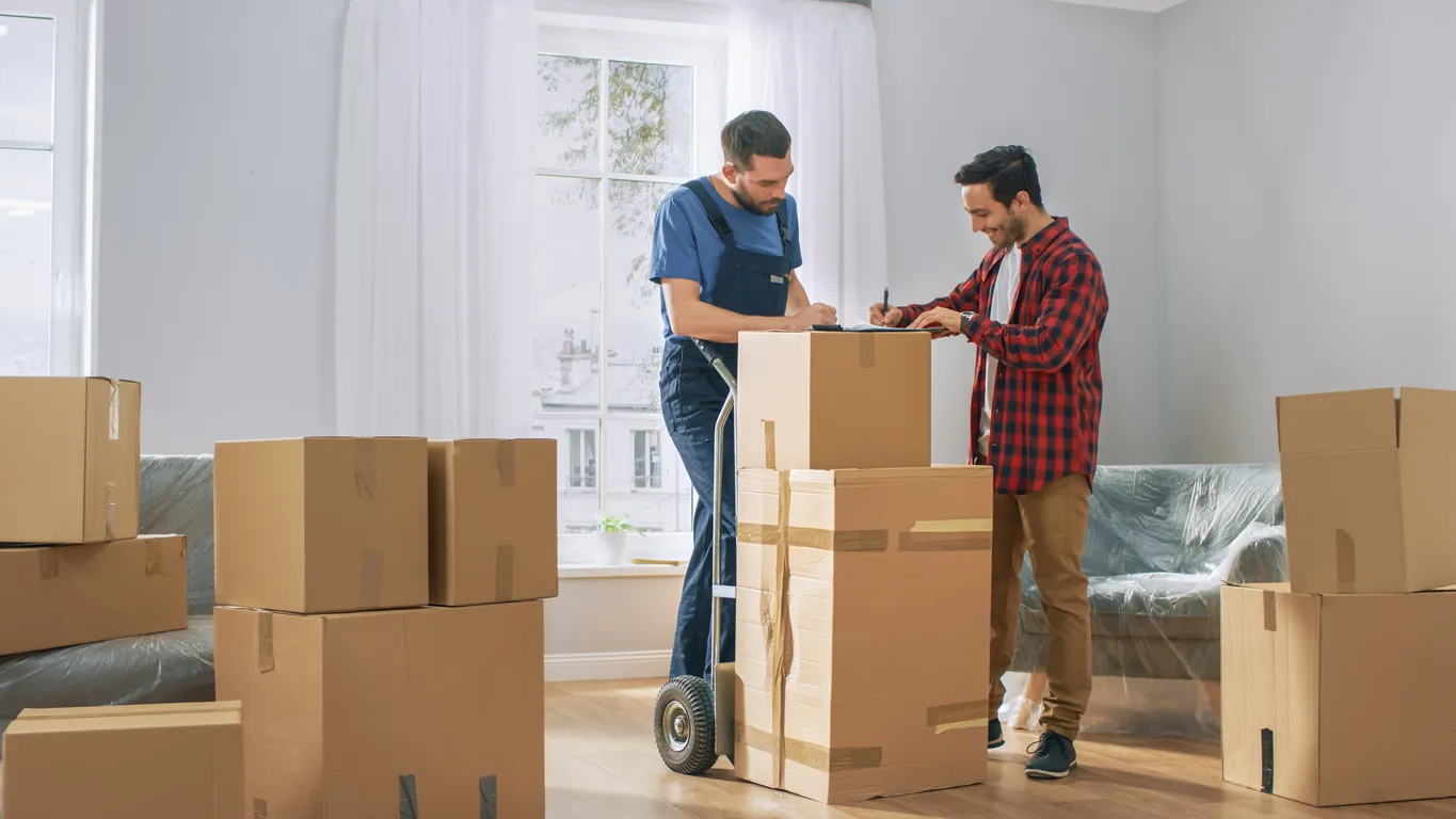 Long Distance Moving Truck